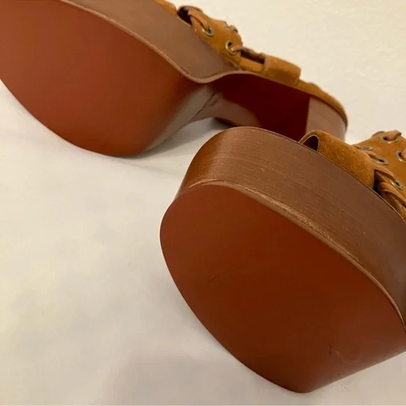 Chloe Tan Platform Heels - Picture 5 of 5